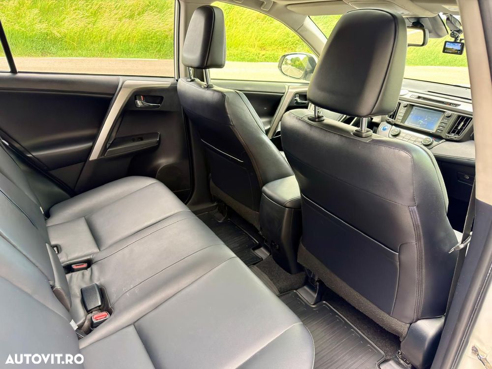 Toyota RAV4 - 8