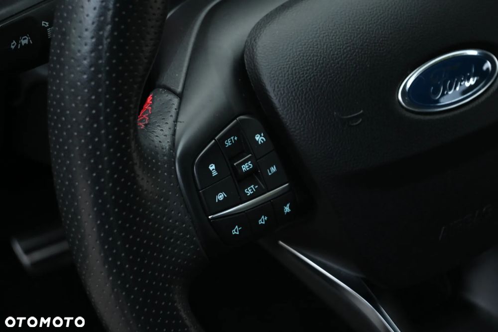 Ford Focus 1.5 EcoBoost ST-Line - 32
