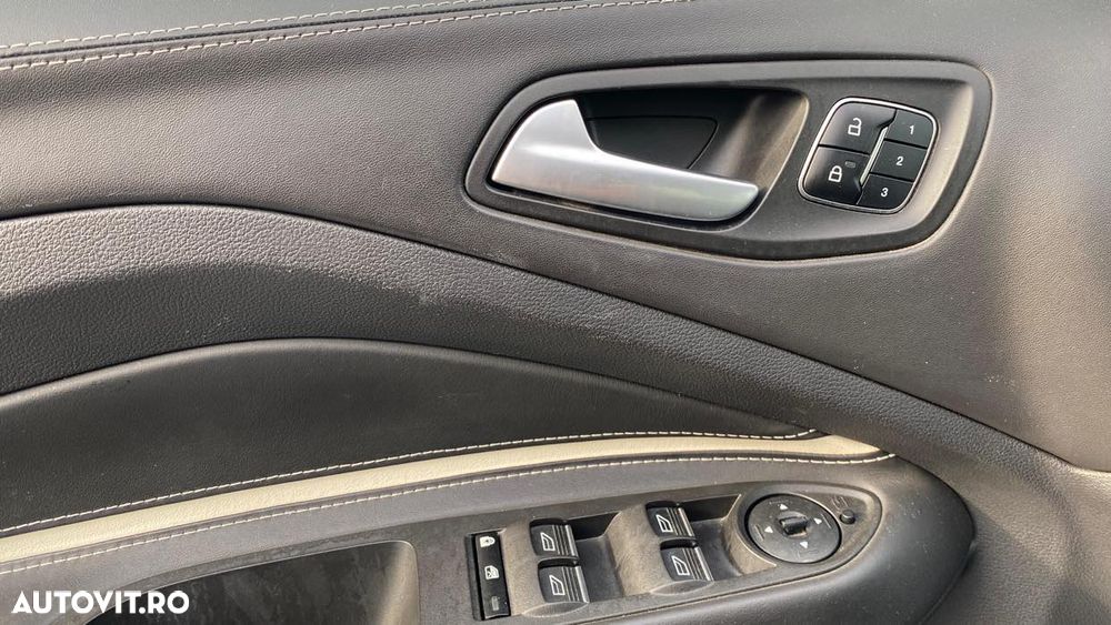 Ford Kuga 2.0 TDCi 4WD Powershift Vignale - 4