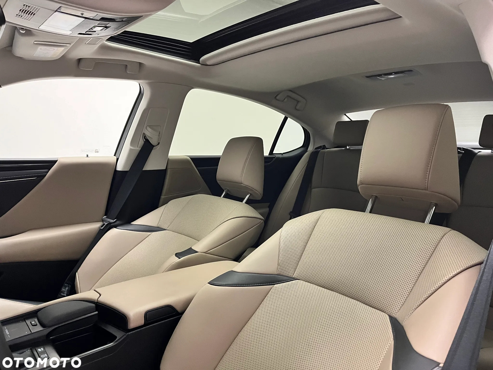Lexus ES 300h Business Edition - 8