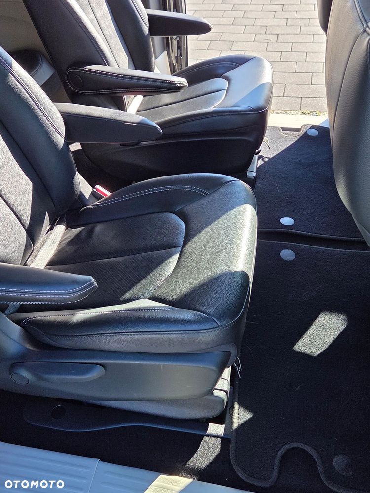 Chrysler Pacifica - 7