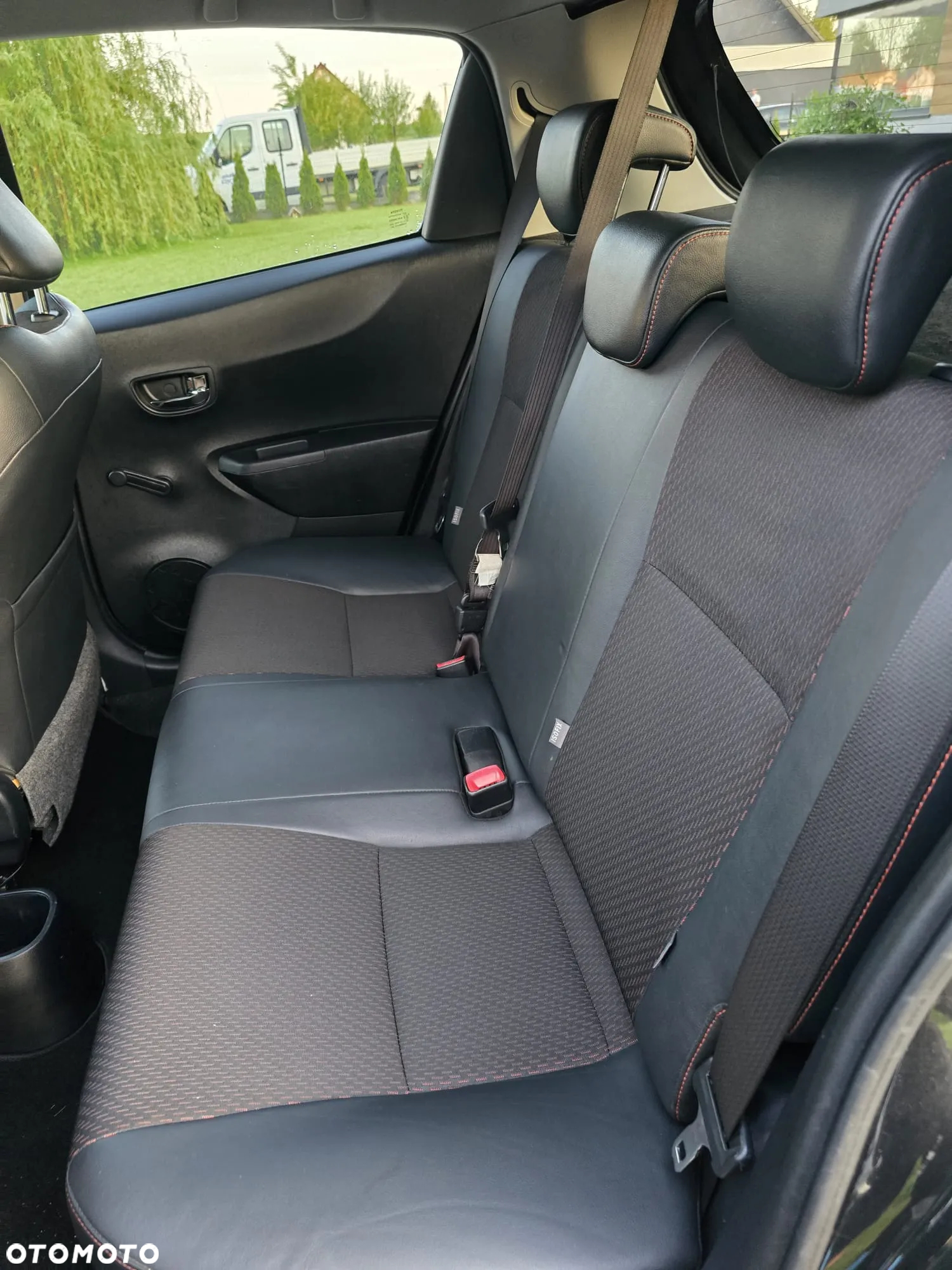 Toyota Yaris 1.33 VVT-i Executive - 26