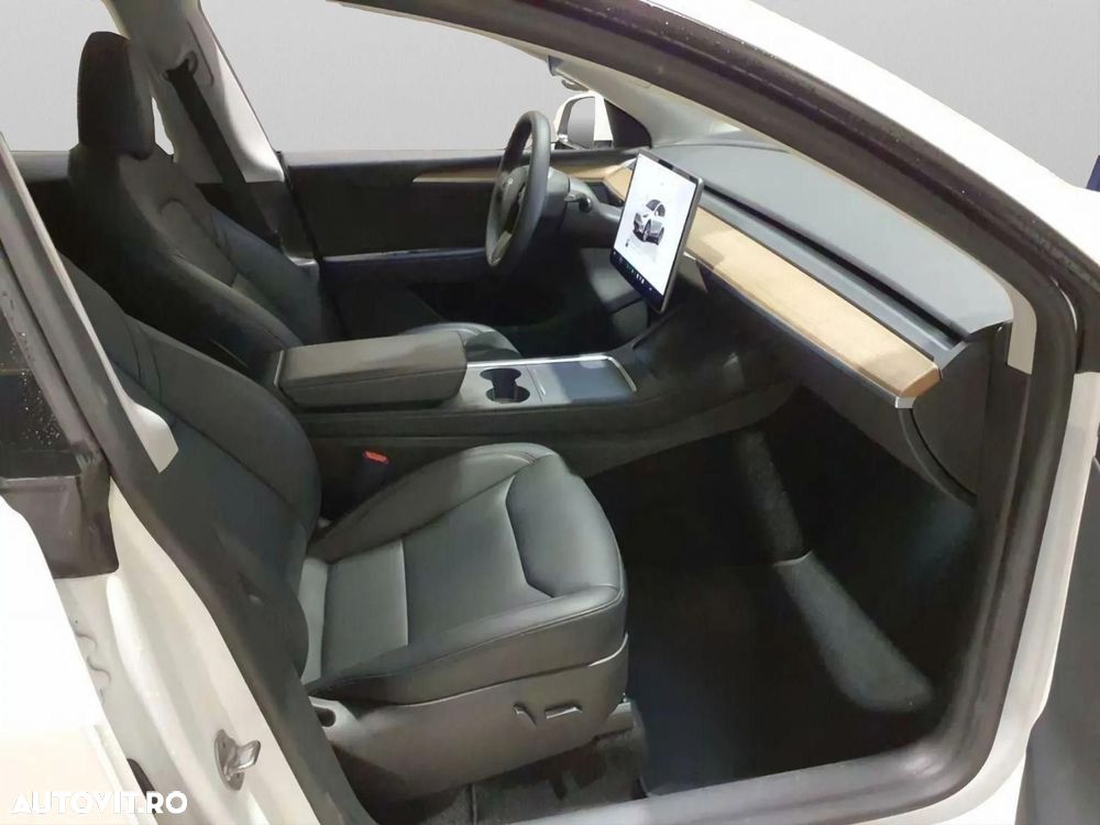 Tesla Model Y Long Range Dual Motor AWD - 7