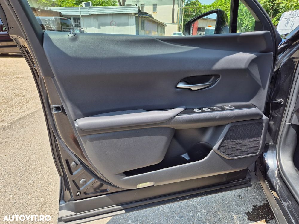 Lexus UX ver-250h-2-0l-hev-20h---178-hp-4x2-cvt-business - 6