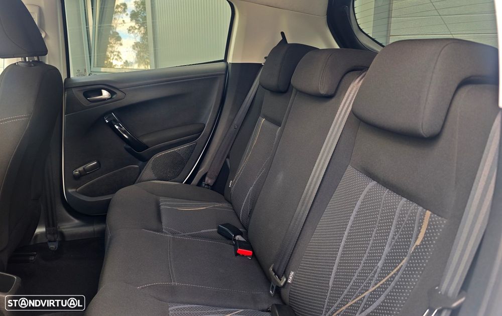 Peugeot 208 1.4 HDi SE Style - 8