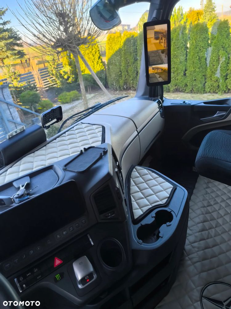 Mercedes-Benz ACTROS - 10