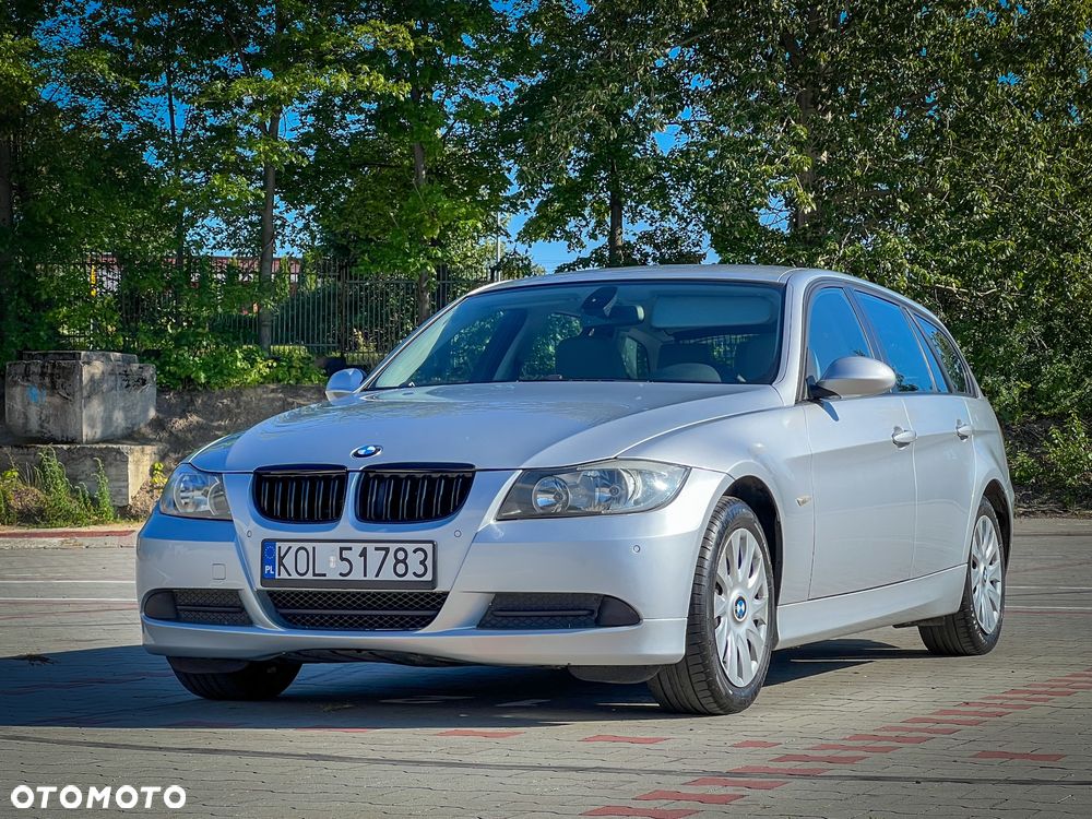 BMW Seria 3 318i Touring - 2