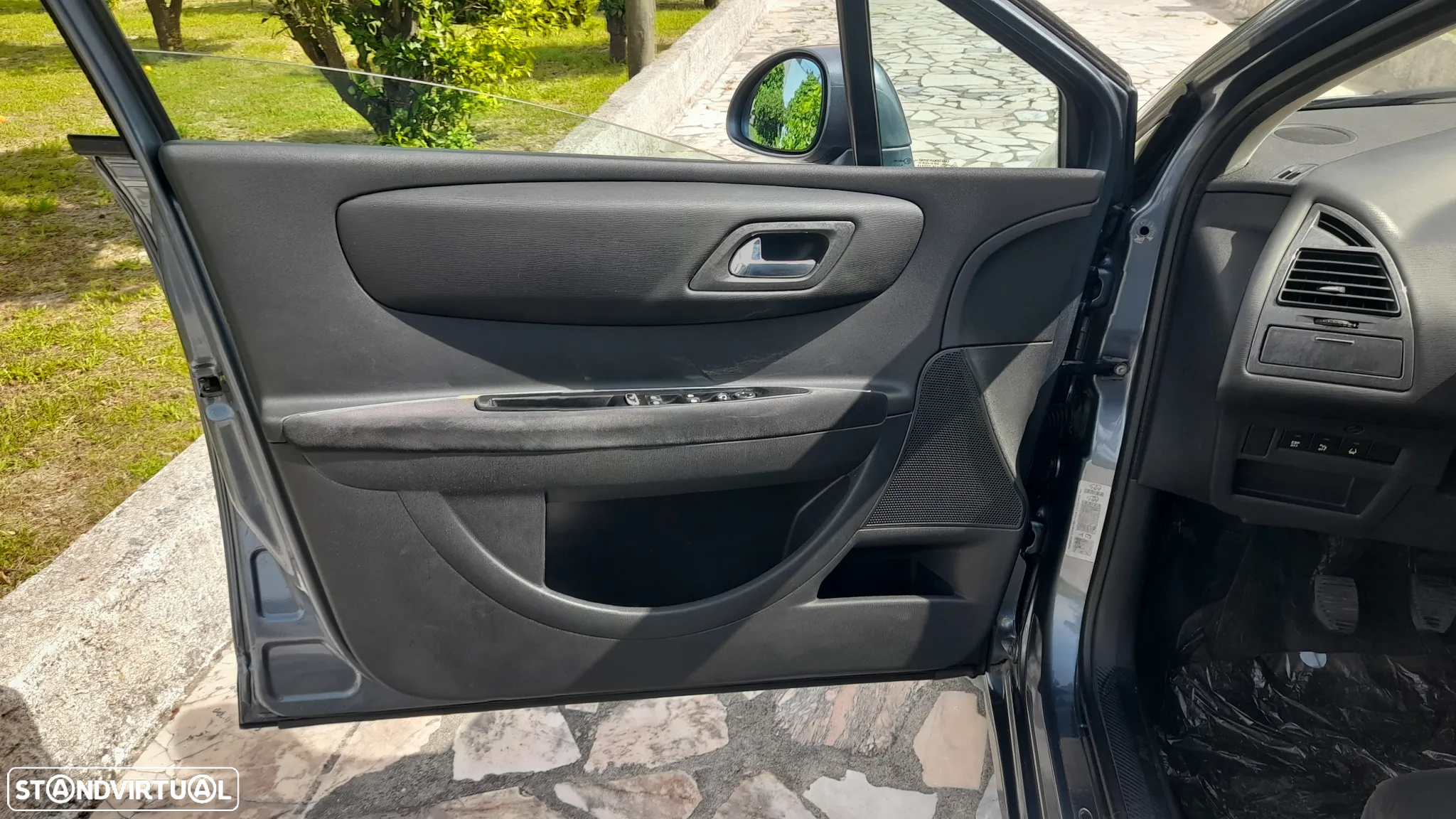 Citroën C4 1.6 HDi 110 Exclusive - 13