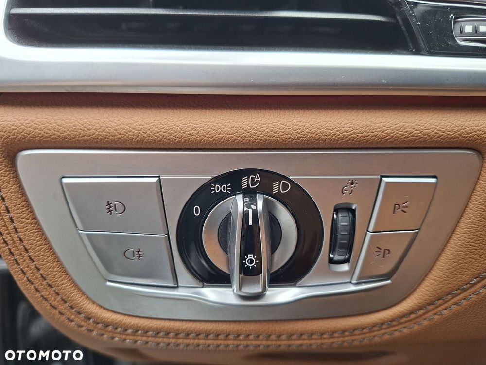 BMW Seria 7 750Ld xDrive - 33