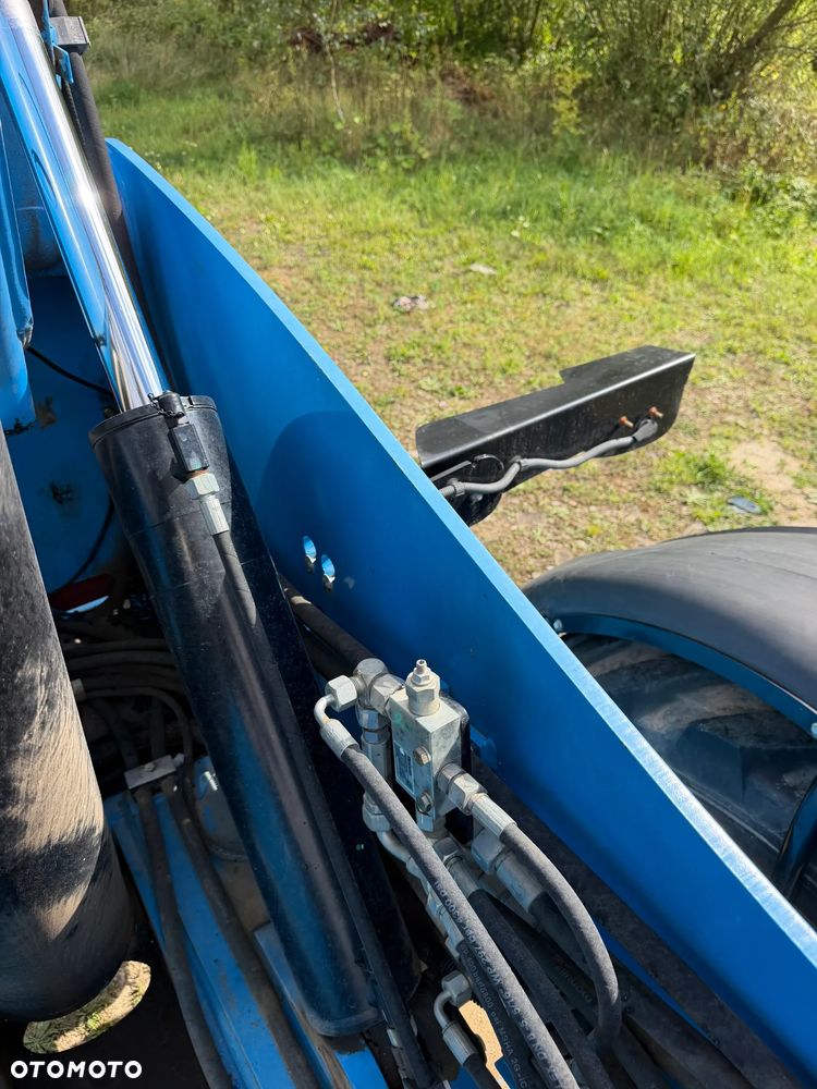 Manitou MT1440. Ładowarka Teleskopowa 14 metrów wysuw! UDŹWIG 4 TONY! Przebieg 2500 mtg. Maszyna jak Nowa z SALONU. 2017 rok. z Norwegii z Gospodarstwa rolnego! Silnik PERKINS Turbo 110 km. Aktualne Serwisy w Dekra. Nowy Model sterowane wszystko z 1 dżojstika. Ani deka luzów czy wycieku. OKAZJA! Jazda REWERS + 4 biegi. Skręt 3 tryby. Wyjście Hydrauliczne na maszcie, Poziomowanie ośi stabilizatory! Wyjścia Hydrauliczne na maszt! Okazja Ani deka luzów i wycieków. Wersja Norweska. Wielka Okazja  Opony jak Nowe! - 23