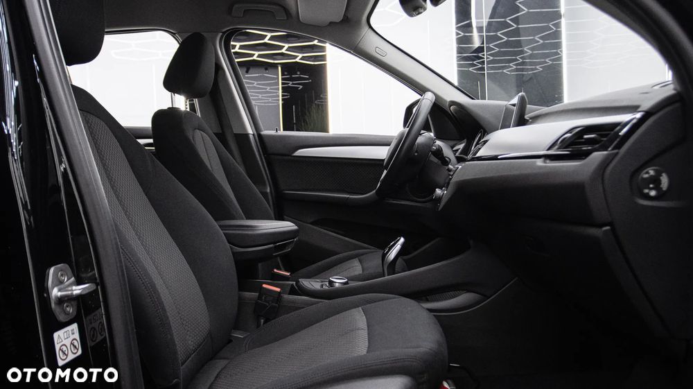 BMW X1 sDrive18i - 16