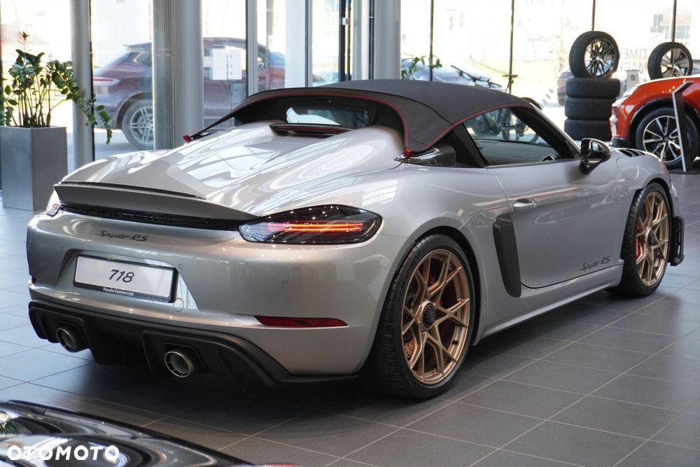 Porsche 718 Spyder - 3