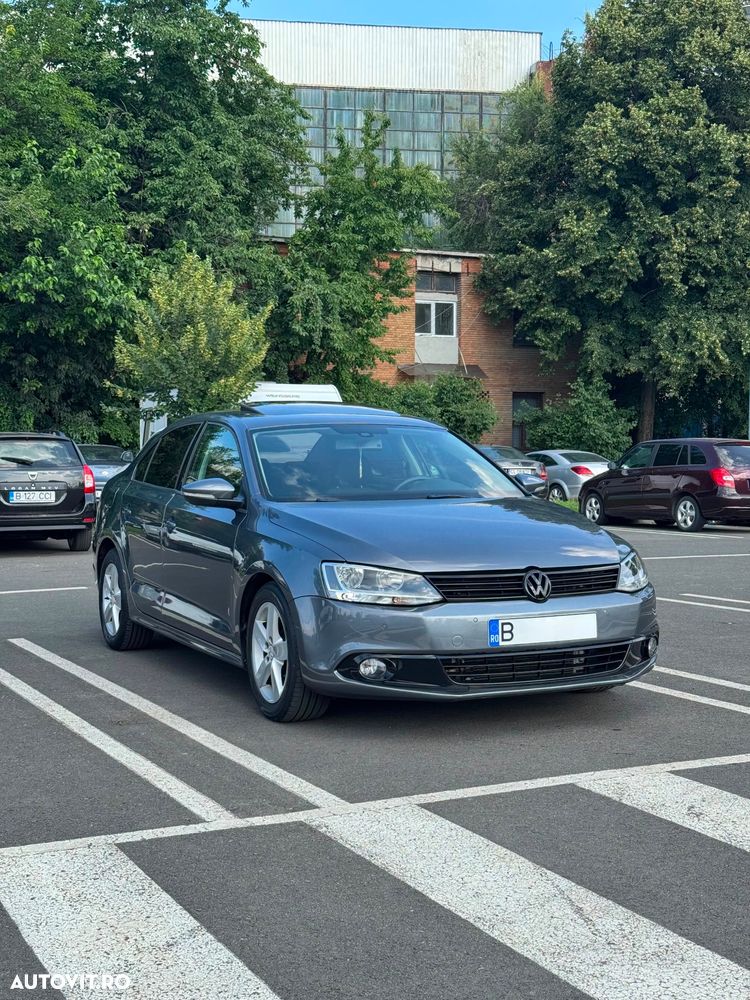 Volkswagen Jetta - 2