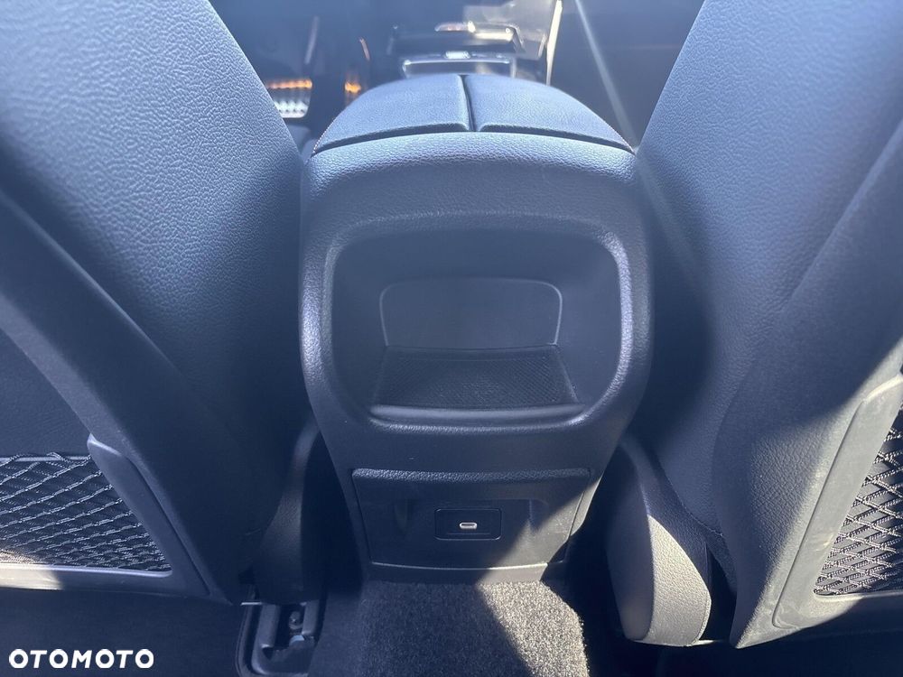 Mercedes-Benz CLA - 23