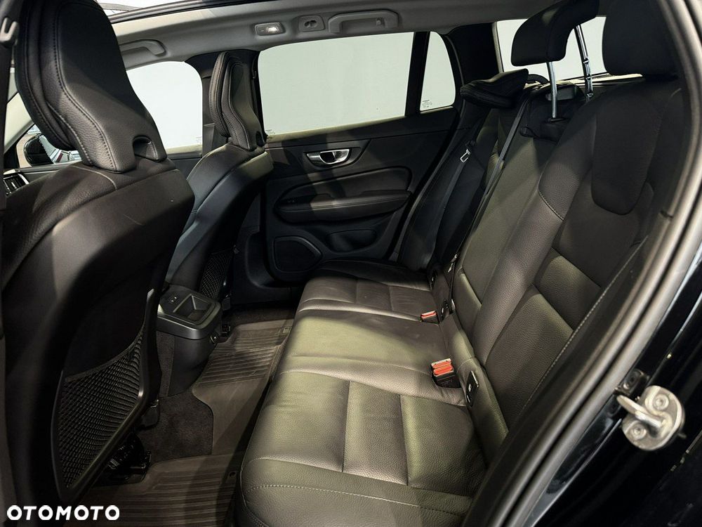Volvo V60 Cross Country - 16