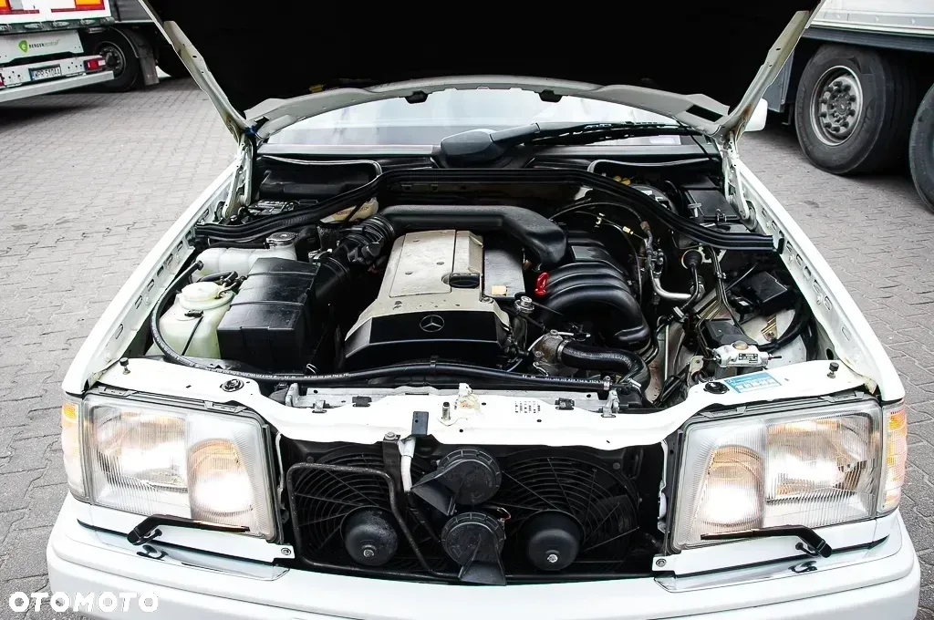 Mercedes-Benz Klasa E 320 - 13