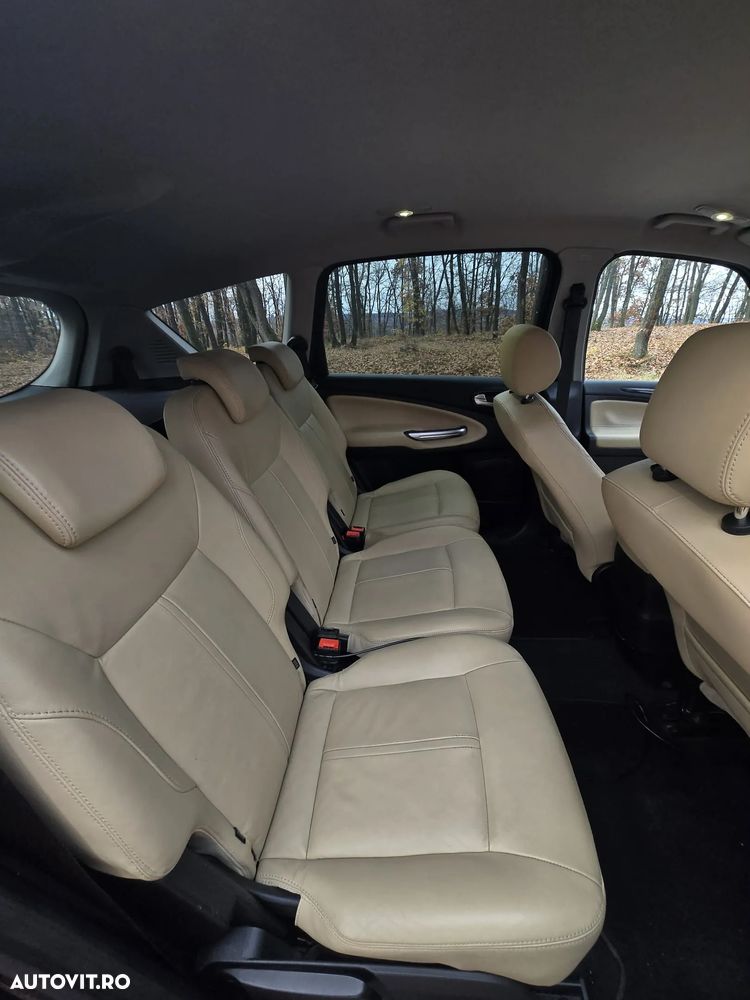 Ford S-Max 2.2 TDCi DPF Titanium - 26