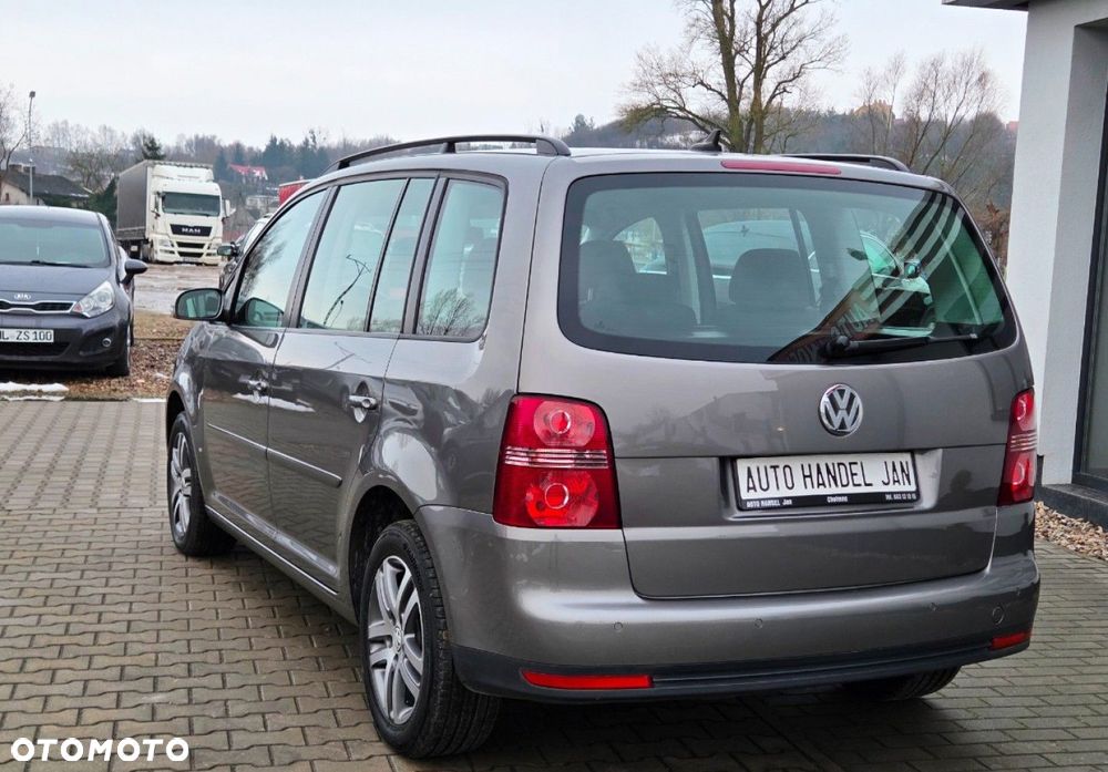 Volkswagen Touran - 4