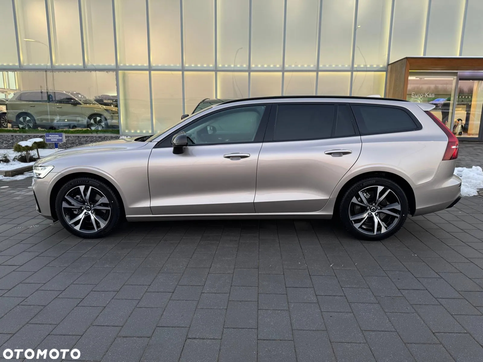 Volvo V60 B4 B Plus Dark - 3