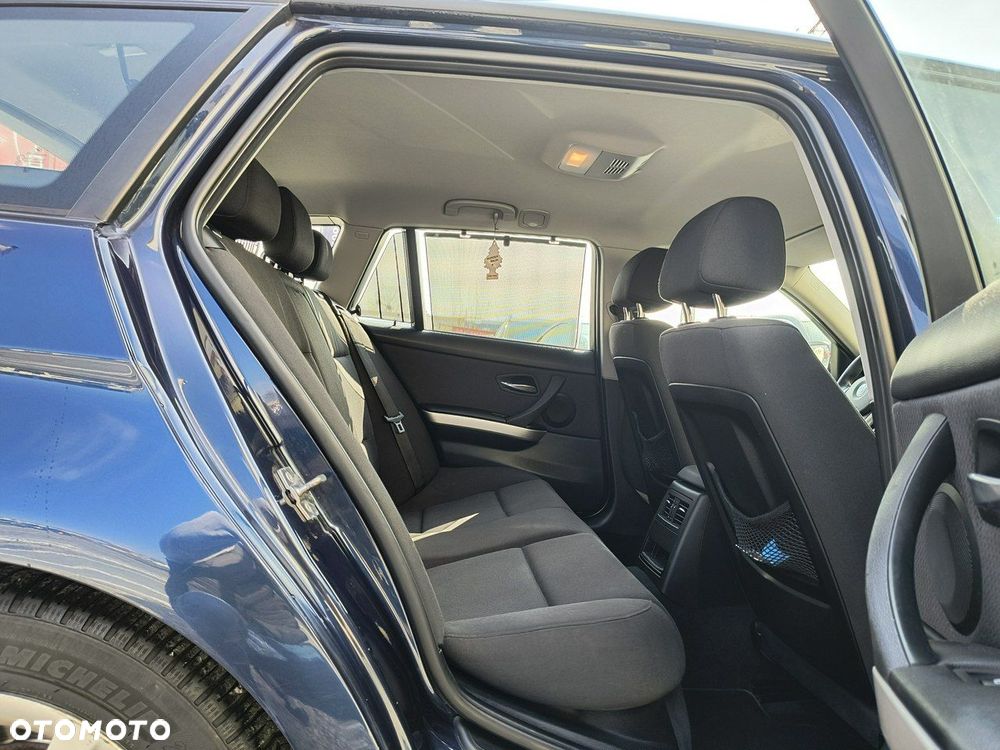 BMW Seria 3 318i - 14