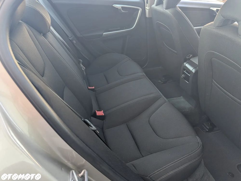 Volvo S60 T4 Momentum - 21