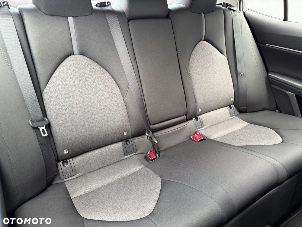 Toyota Camry 2.5 Hybrid Comfort CVT - 24
