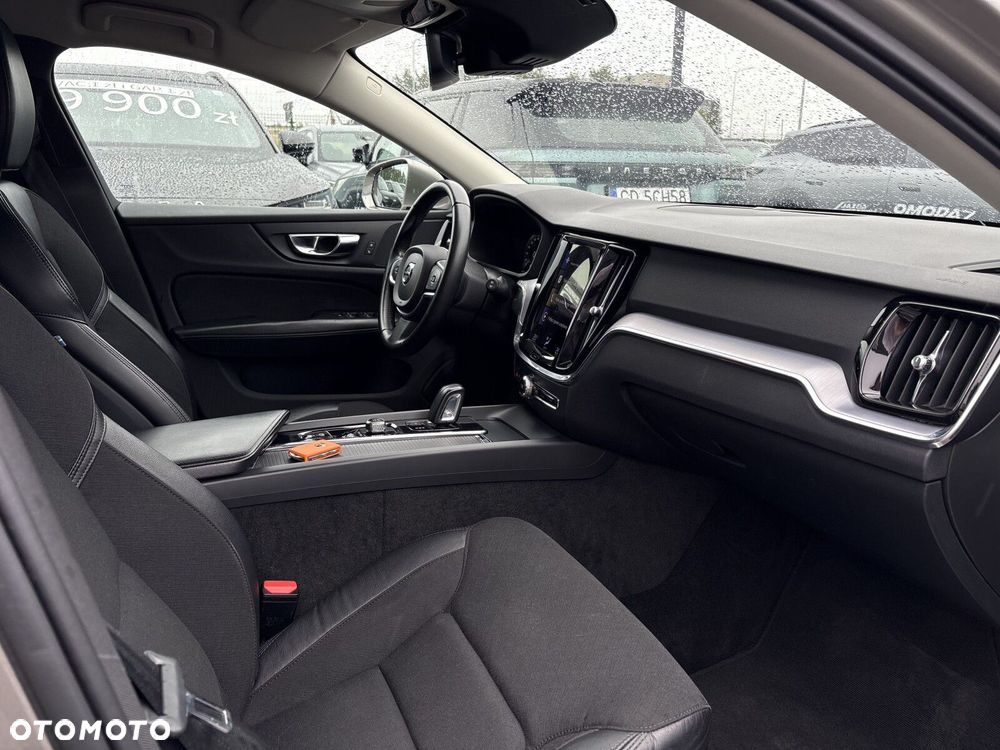 Volvo V60 B4 D Momentum Pro - 26