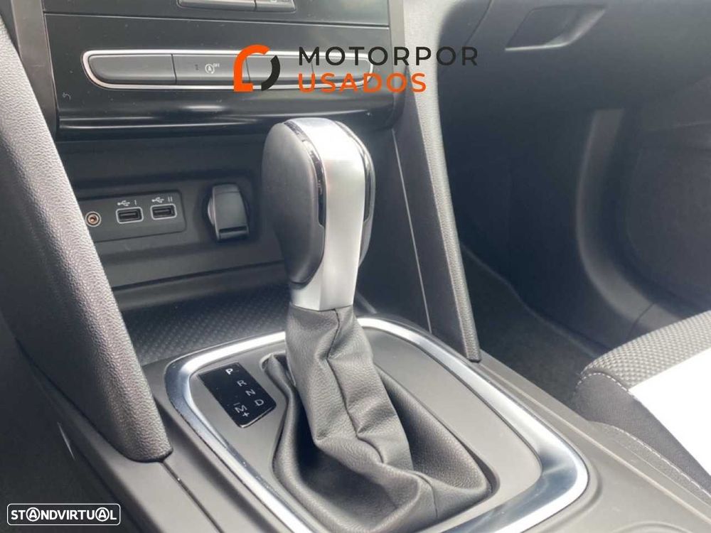 Renault Mégane Sport Tourer 1.5 Blue dCi Equilibre EDC — fotografia 15
