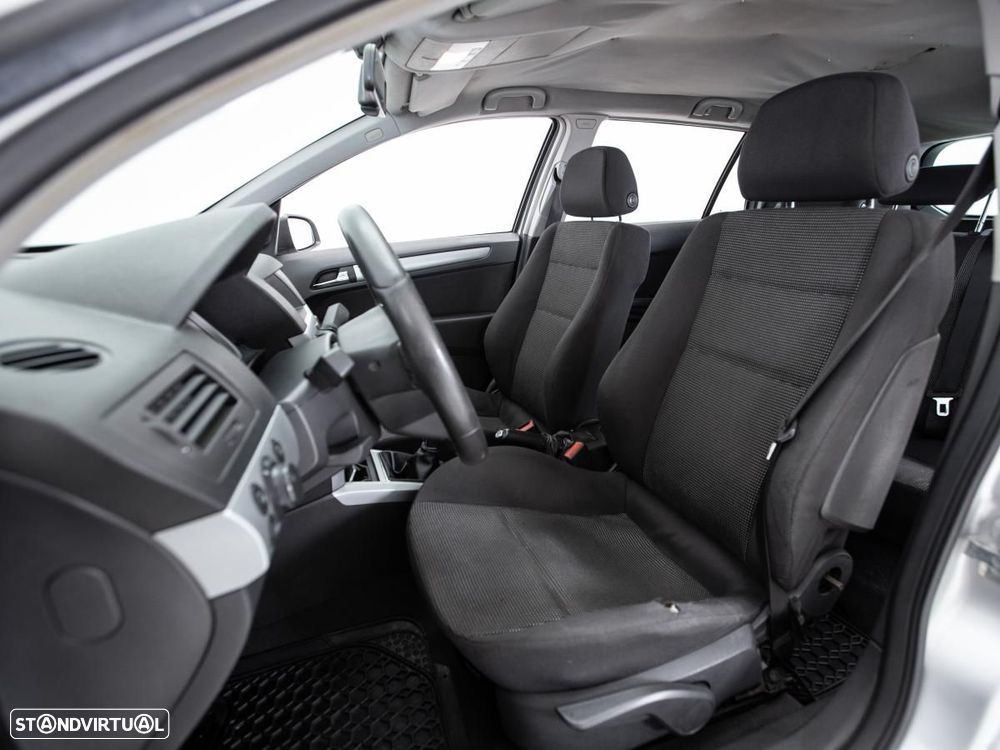 Opel Astra Sports Tourer - 8