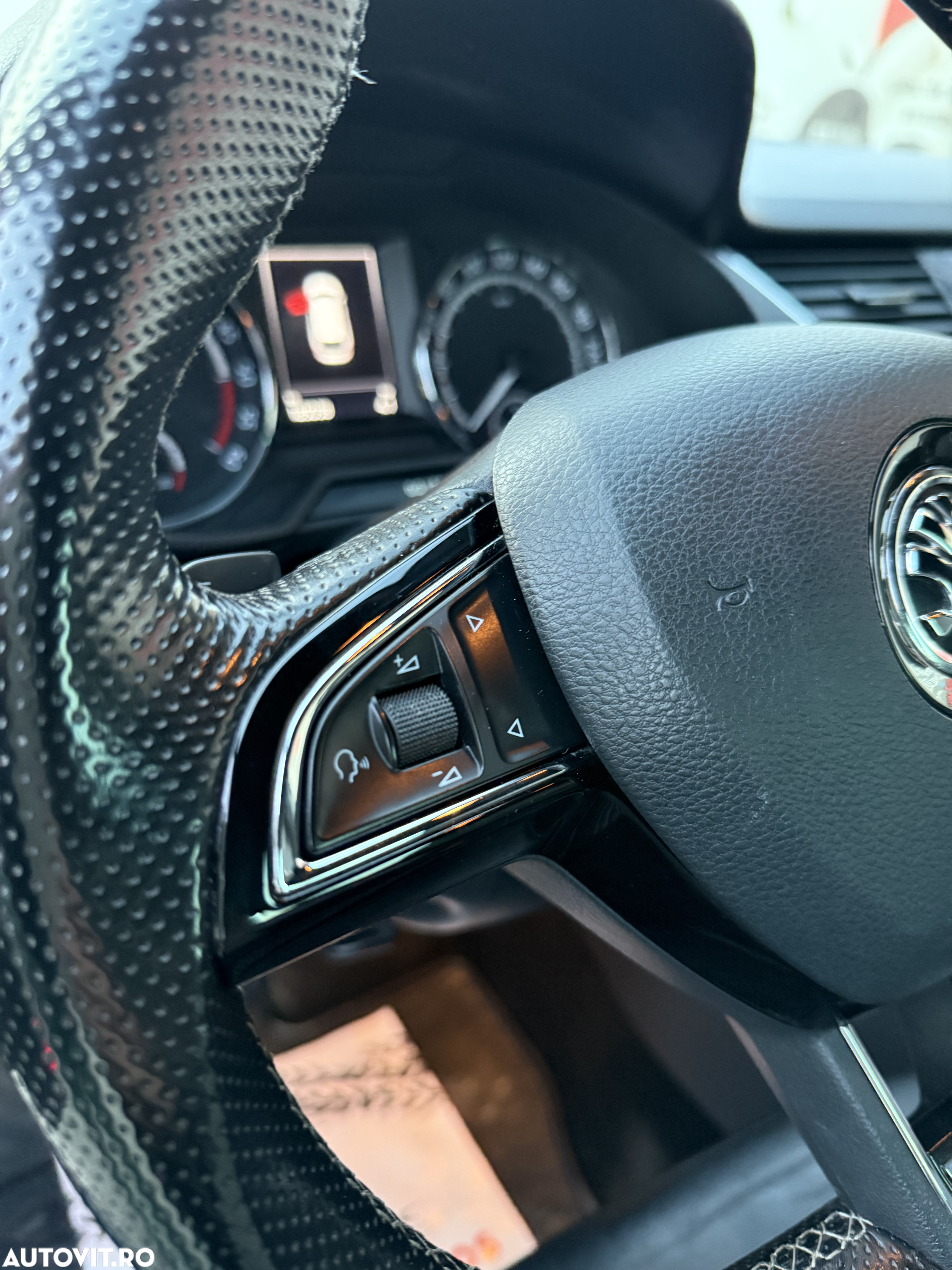 Skoda Octavia 2.0 TDI DSG RS - 29