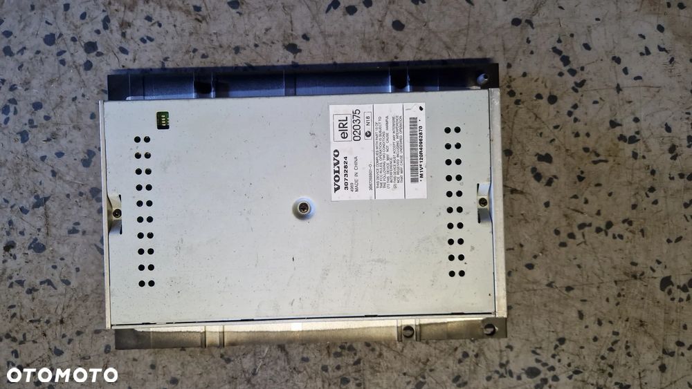 VOLVO V50 S40 WZMACNIACZ 30732824 - 2