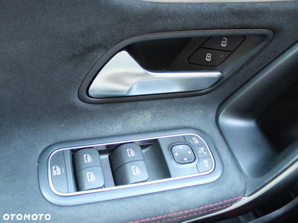 Mercedes-Benz CLA - 12