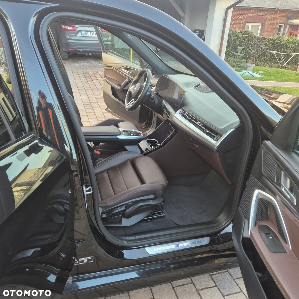 BMW iX1 xDrive30 M Sportpaket - 17