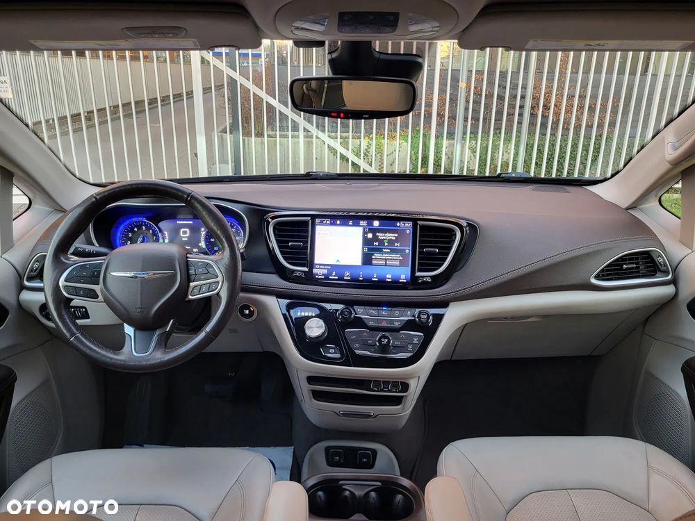 Chrysler Pacifica - 10