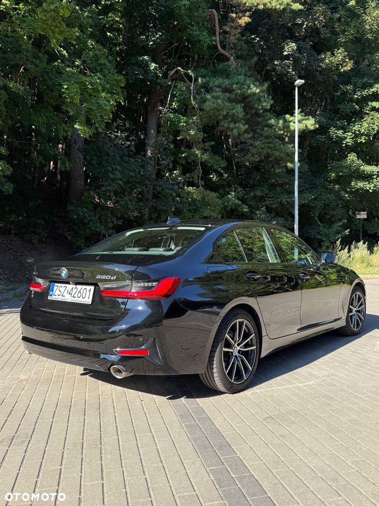 BMW Seria 3 320d Sport Line - 13