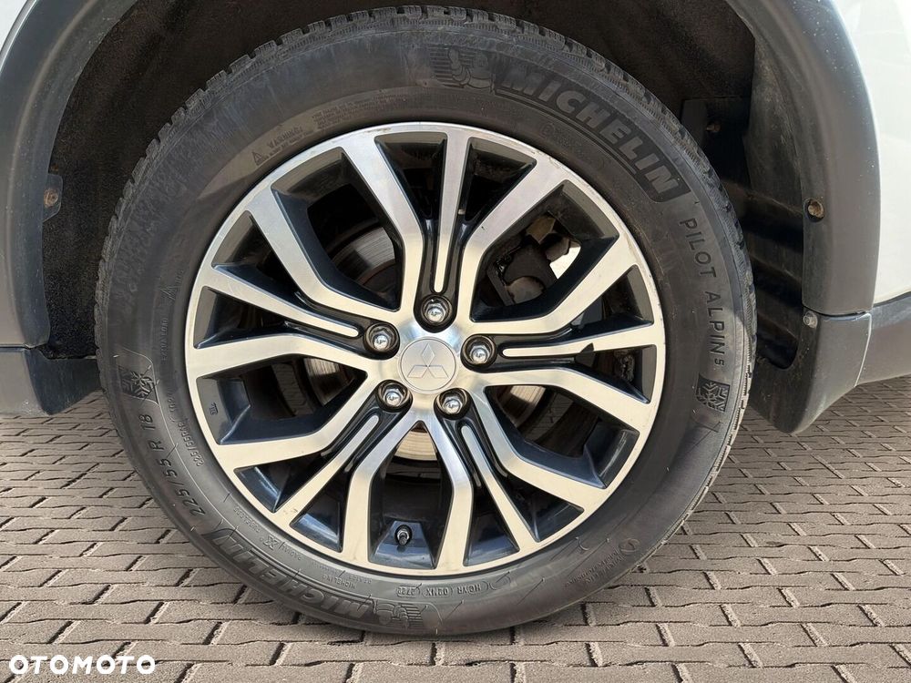 Mitsubishi Outlander 2.0 Intense 4WD CVT - 28