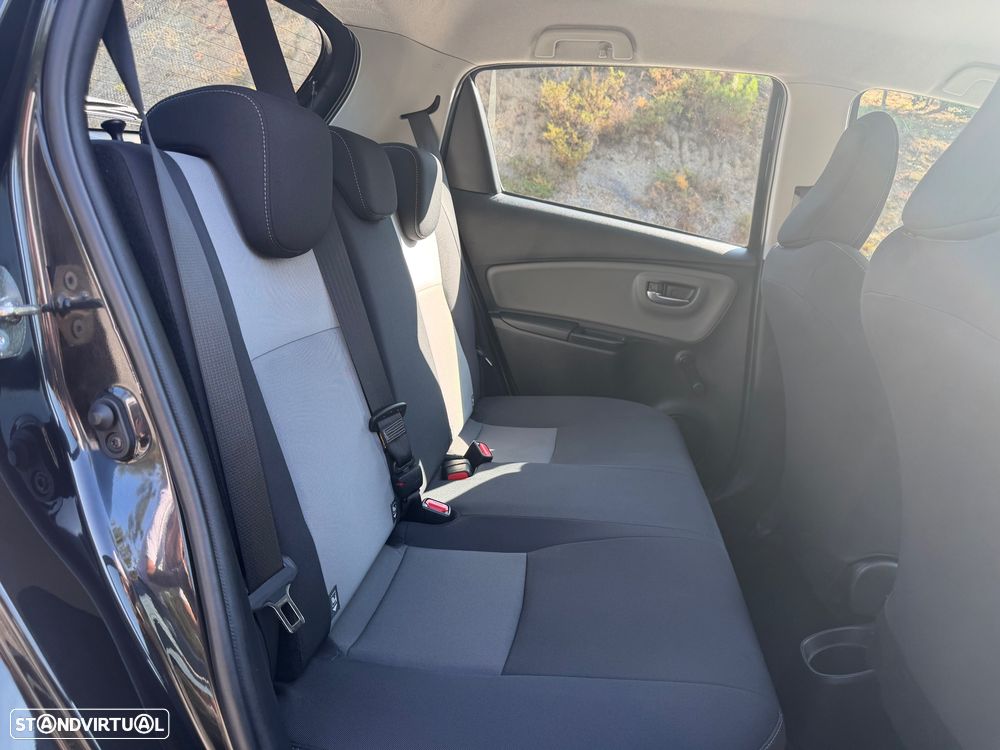Toyota Yaris 1.5 HSD Comfort+P.Style - 41