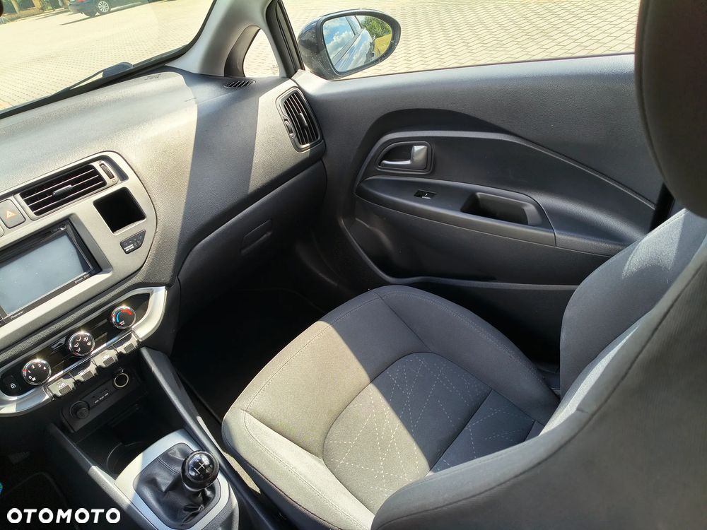 Kia Rio 1.2 L - 12