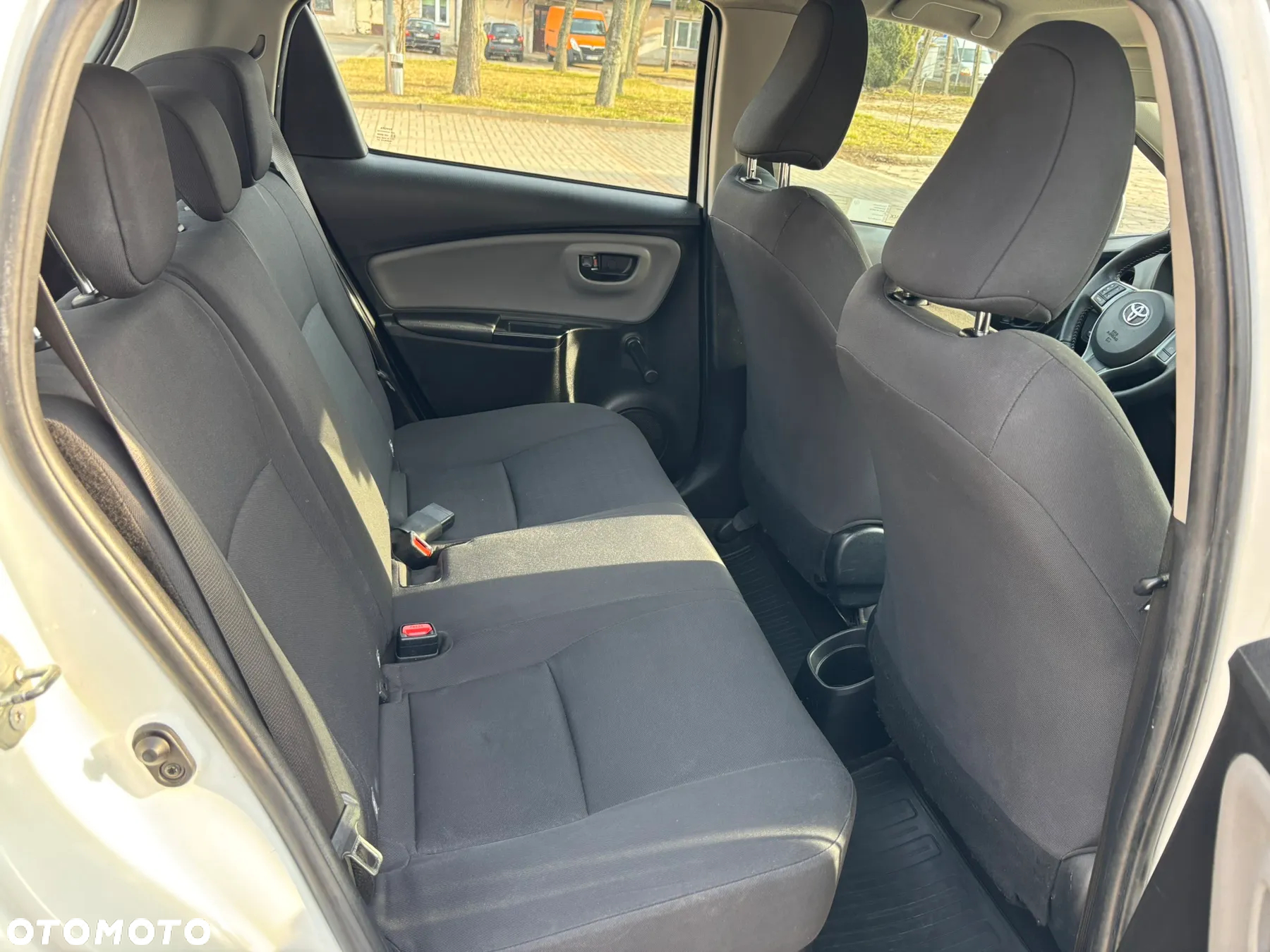Toyota Yaris Hybrid 100 Premium - 21