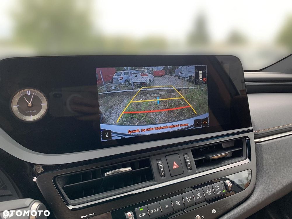 Lexus ES 300h Business Edition - 20