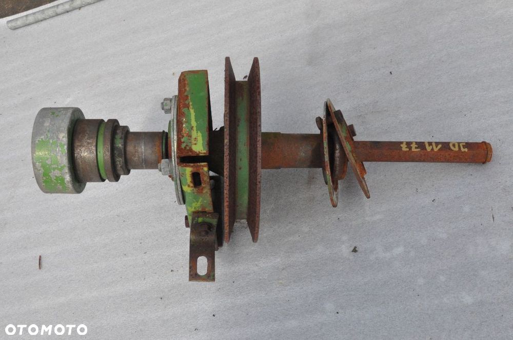 WAŁEK KOŁO PASOWE GARDZIELI PODAJNIKA JOHN DEERE 1177 NR Z10686 - 1