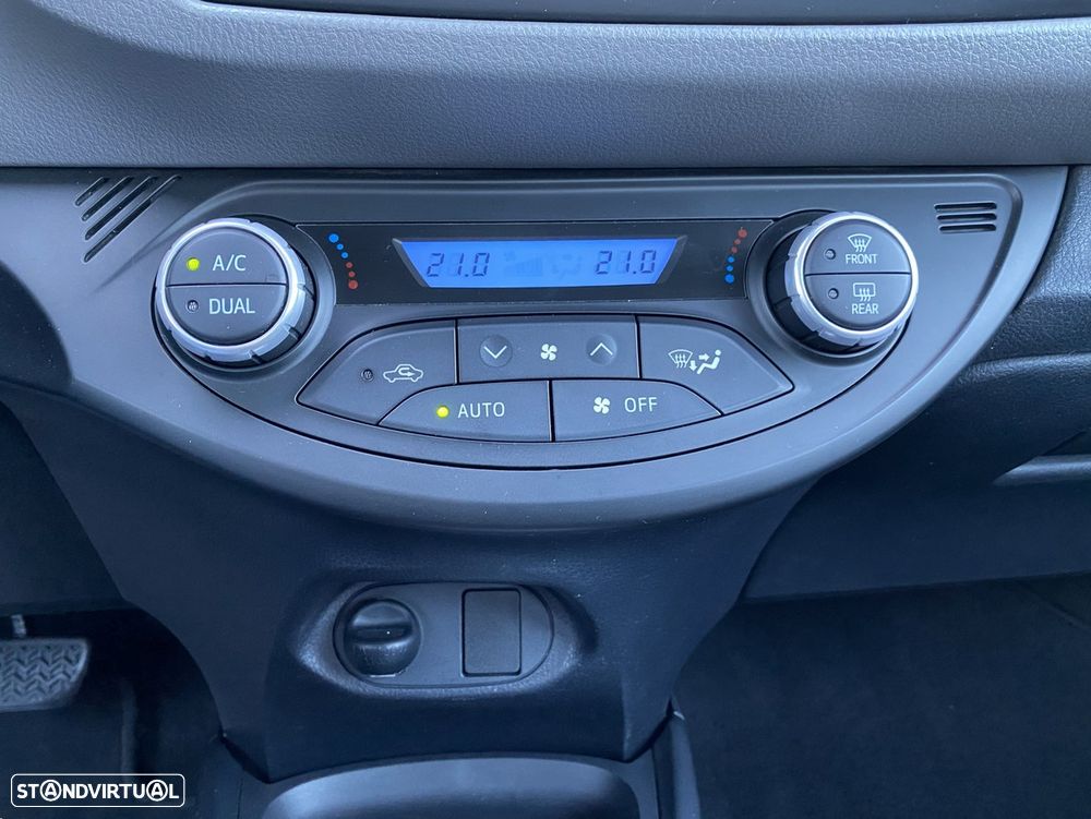 Toyota Yaris 1.5 HSD Active - 29