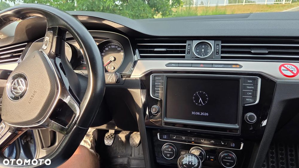 Volkswagen Passat - 24