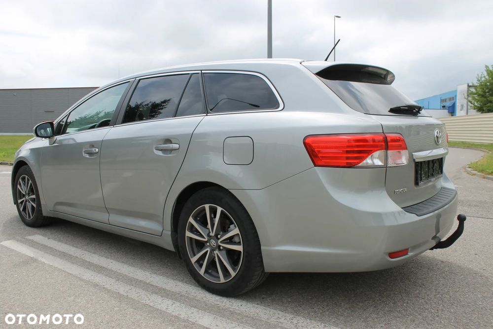 Toyota Avensis 1.8 Premium - 10