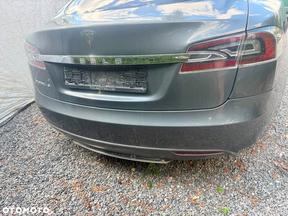 Tesla Model S - 4