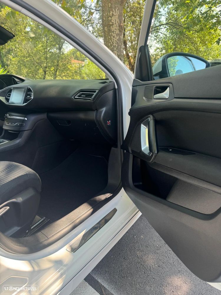 Peugeot 308 1.2 PureTech Style J17 - 20