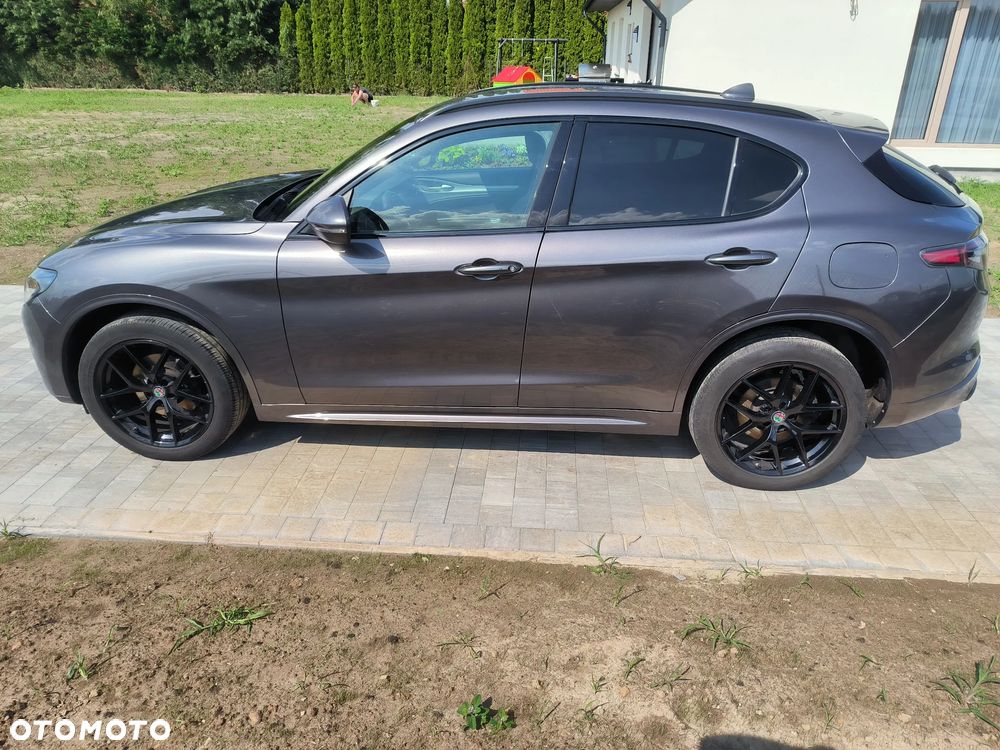 Alfa Romeo Stelvio 2.0 Turbo 16V AT8-Q4 Veloce Ti - 10