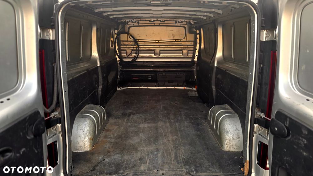 Opel Vivaro - 18