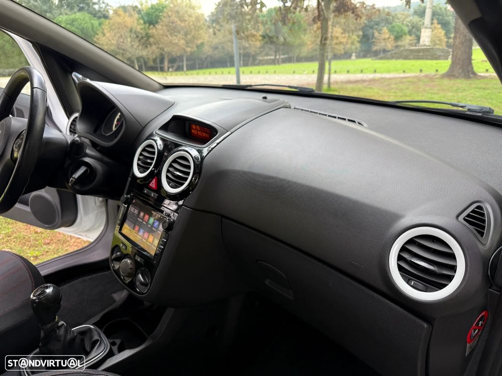 Opel Corsa 1.2 Black Edition - 27