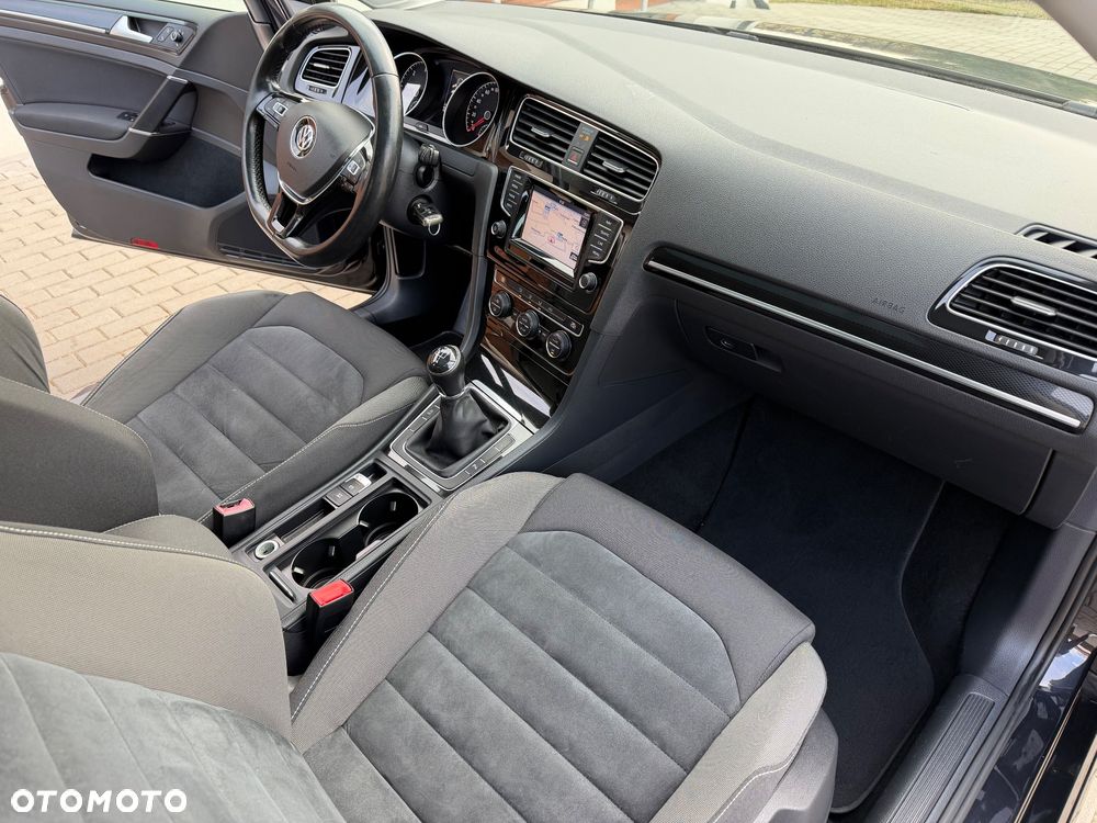 Volkswagen Golf 1.6 TDI DPF Highline - 36